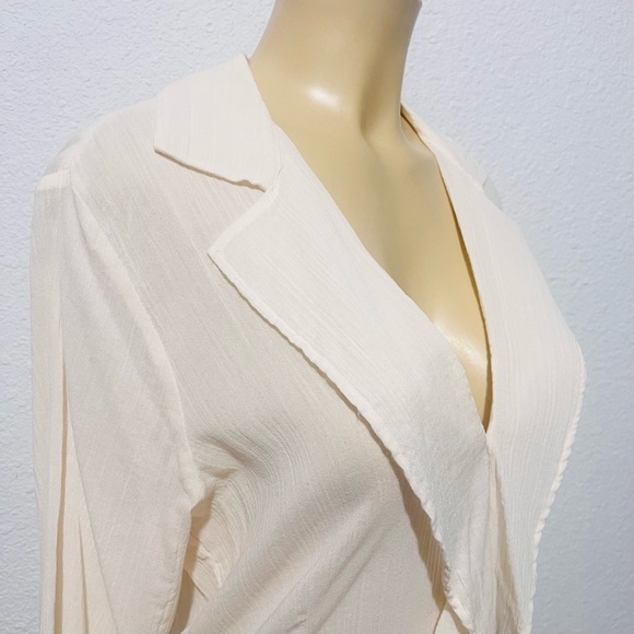 Chico’s Size 2 Off White Ruffle Tunic - Picture 2 of 7